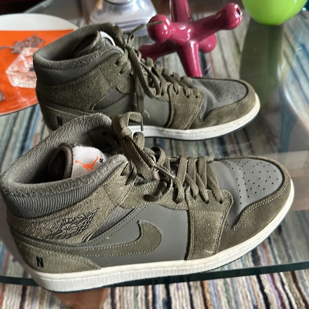 Jordan 1 Mid Olive Canvas high top sneakers